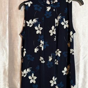 Banana Republic Blue and White Floral Top size small, Sleeveless